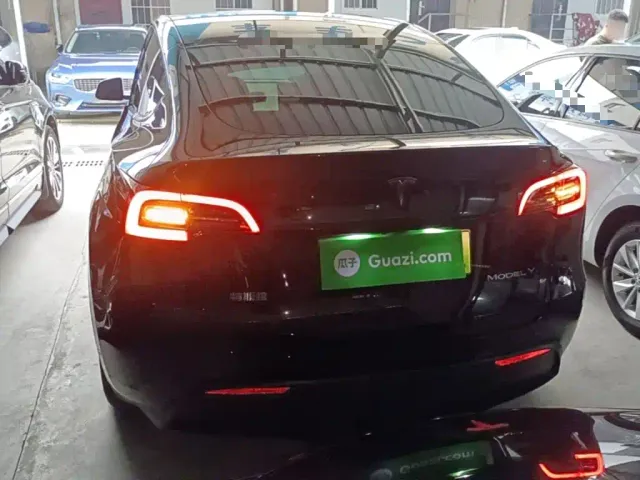 Tesla Model Y — Фото автомобиля 5