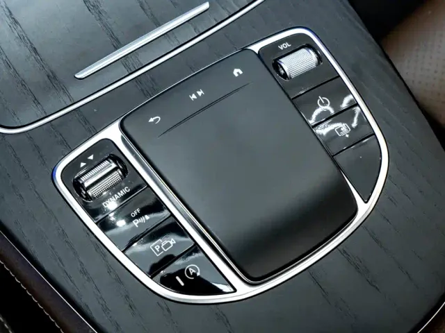 Mercedes-Benz E-Class — Фото автомобиля 21