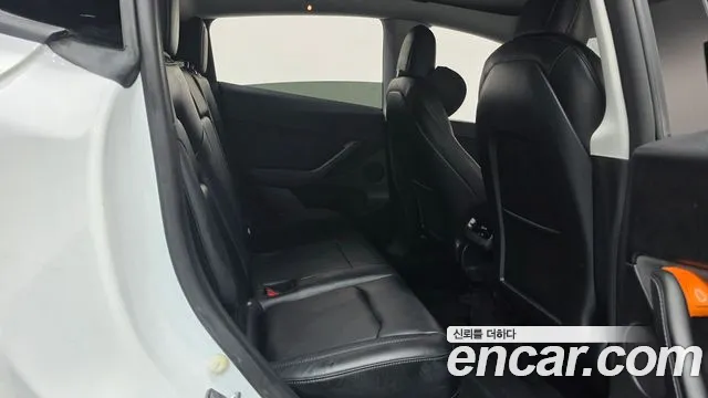 Tesla Model Y — Фото автомобиля 12