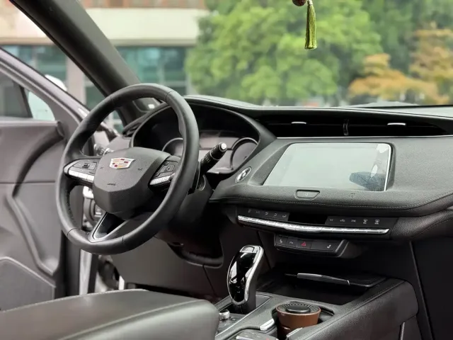 Cadillac Cadillac XT4 2021 28T FWD Premium Edition — Фото автомобиля 13