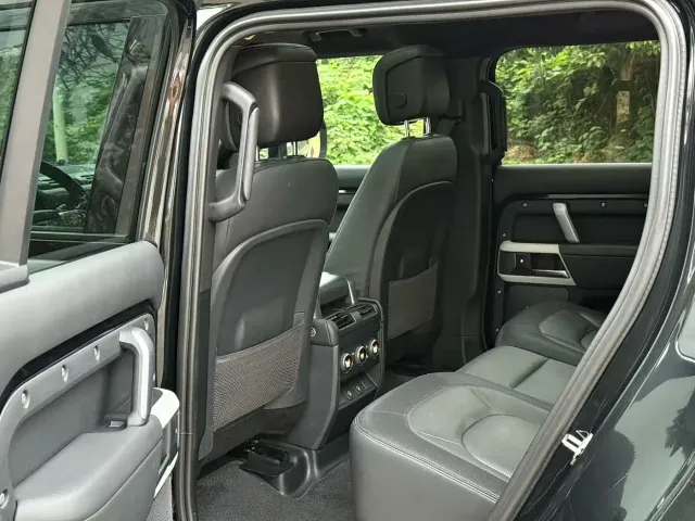 Land Rover Defender — Фото автомобиля 8