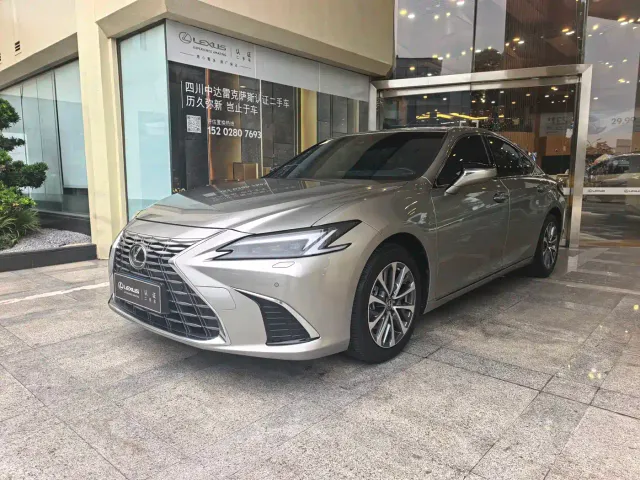 Lexus ES — Фото автомобиля 2