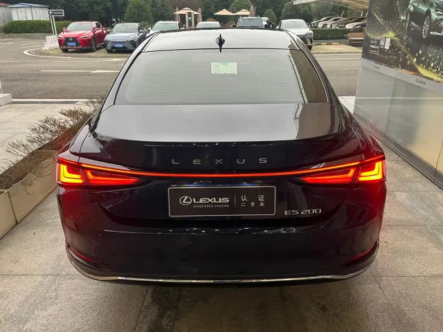 Lexus ES — Фото автомобиля 6