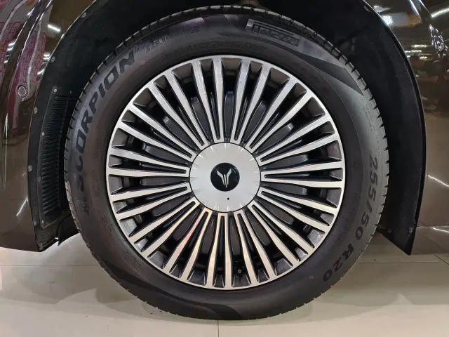 Voyah Auto Voyah Dreamer 2025 PHEV AWD Flagship Kunpeng Edition — Фото автомобиля 15
