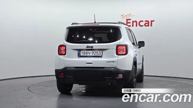 Jeep Renegade — Фото автомобиля 3
