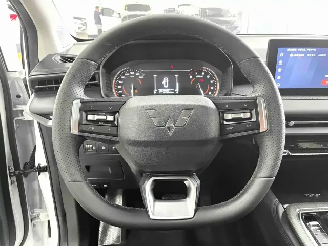 Wuling Jiachen — Фото автомобиля 8