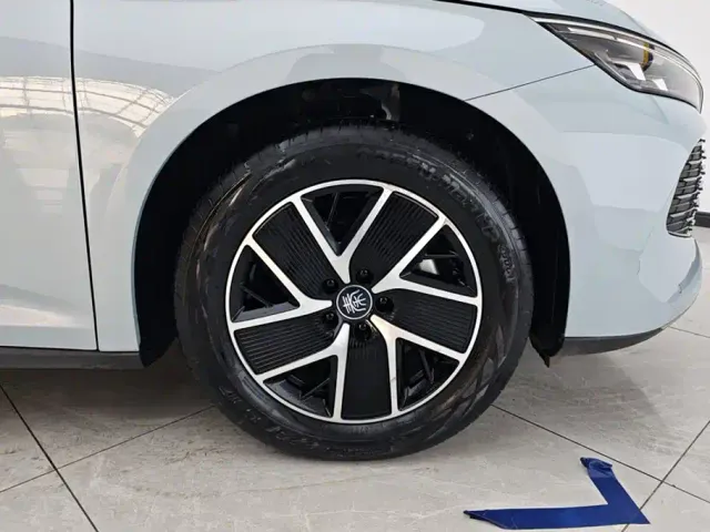 BYD Qin L — Фото автомобиля 6