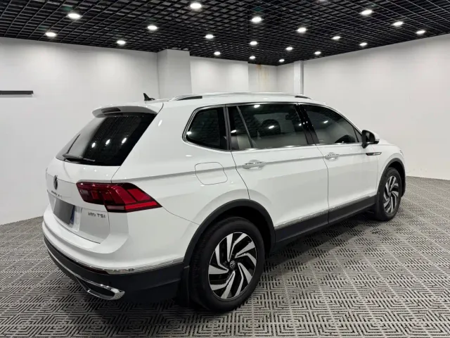 Volkswagen Tiguan L — Фото автомобиля 7