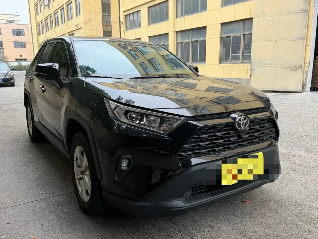 Toyota RAV4 — Фото автомобиля 3