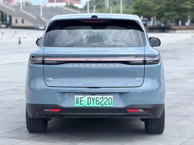 Leapmotor B10 — Фото автомобиля 5