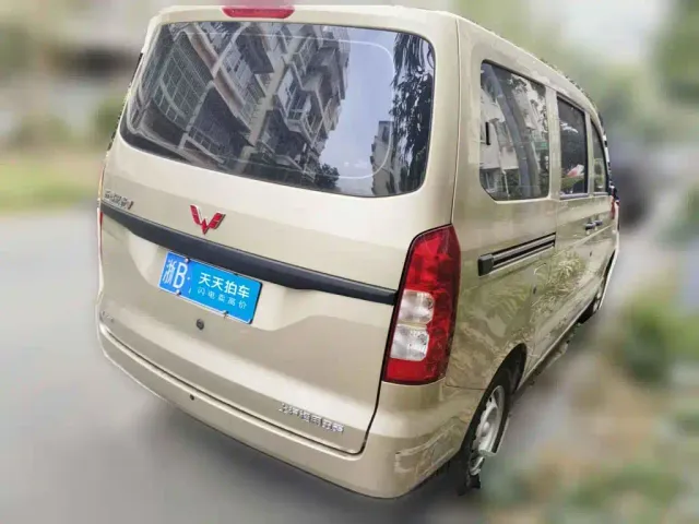 Wuling Hongguang V — Фото автомобиля 5