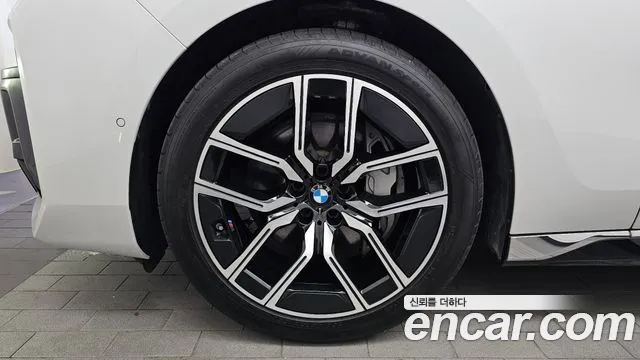 BMW 7-Series 7 серия (G70) 740i xDrive M Sport — Фото автомобиля 5