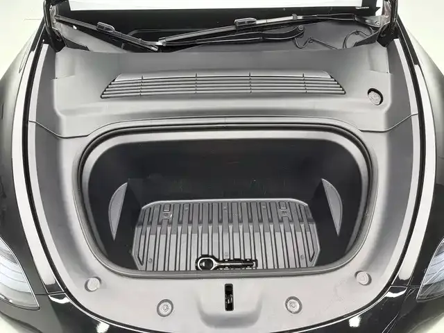 Tesla Model Y — Фото автомобиля 14