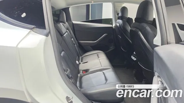 Tesla Model Y — Фото автомобиля 10