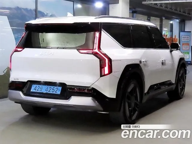 Kia EV9 — Фото автомобиля 4