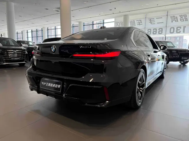 BMW 7 Series — Фото автомобиля 26