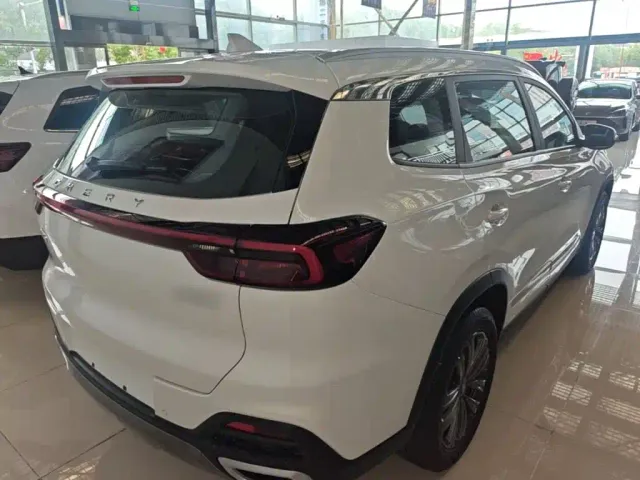 Chery Tiggo 8 — Фото автомобиля 6