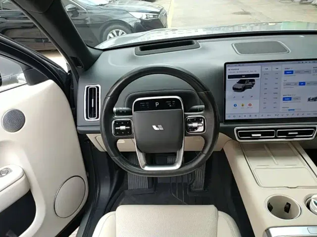 Li Auto L9 — Фото автомобиля 10