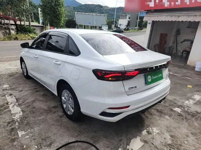Geely Emgrand — Фото автомобиля 4