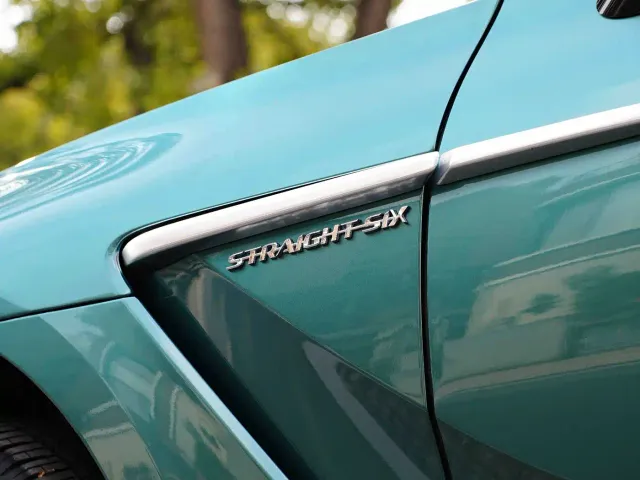 Aston Martin DBX — Фото автомобиля 7