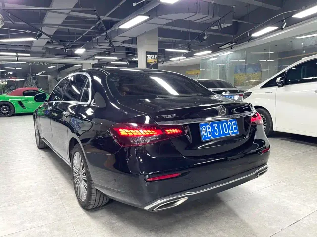 Mercedes-Benz E-Class — Фото автомобиля 6