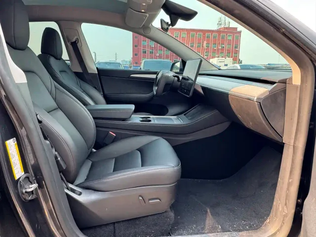 Tesla Model Y — Фото автомобиля 10