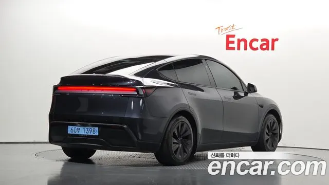 Tesla Model Y — Фото автомобиля 2