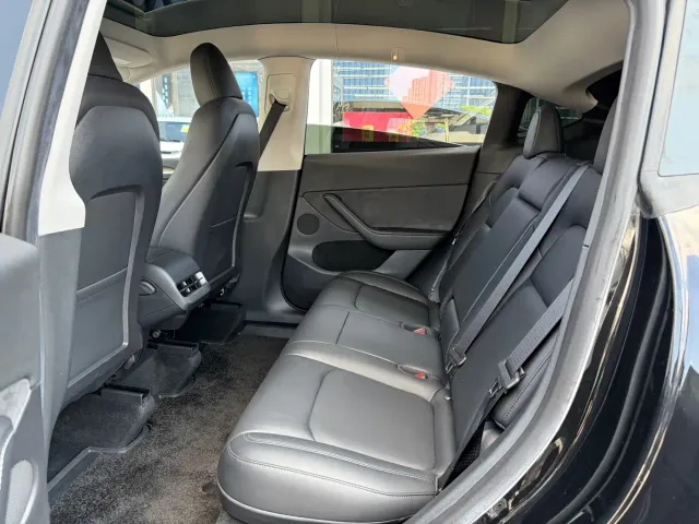 Tesla Model Y — Фото автомобиля 16