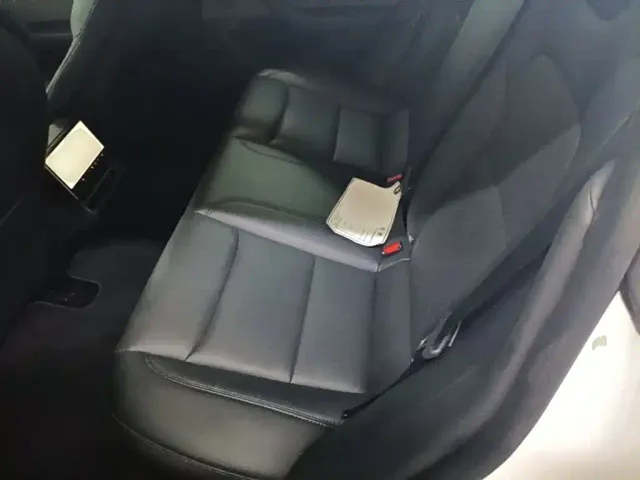 Tesla Model 3 — Фото автомобиля 16