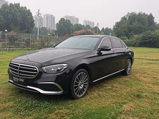 Фотография автомобиля — Mercedes-Benz E-Class