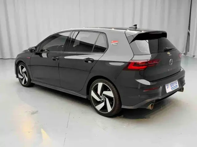Volkswagen Golf GTI — Фото автомобиля 6