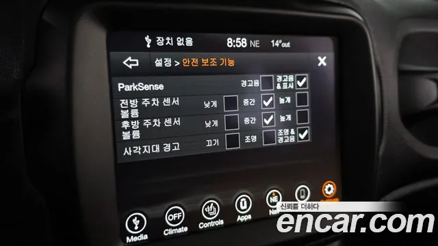 Jeep Renegade — Фото автомобиля 30