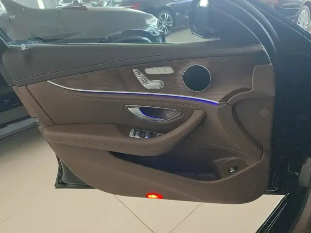 Mercedes-Benz E-Class — Фото автомобиля 7