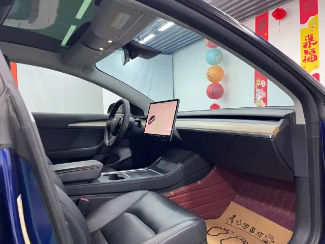 Tesla Model 3 — Фото автомобиля 26