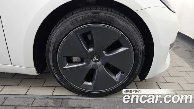Tesla Model 3 — Фото автомобиля 16