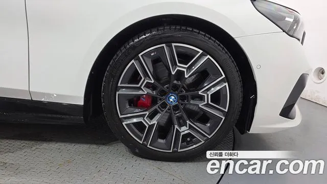 BMW i5 G60 — Фото автомобиля 21