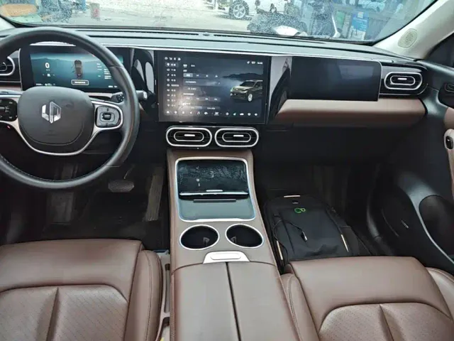 Leapmotor C11 — Фото автомобиля 12