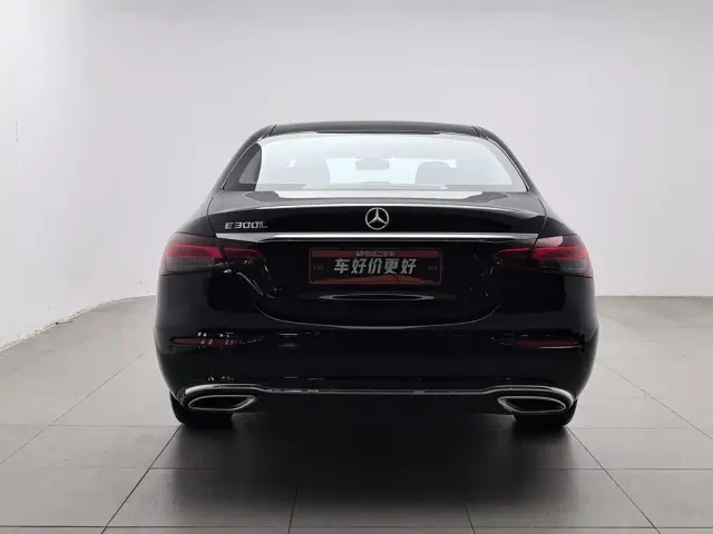 Mercedes-Benz E-Class — Фото автомобиля 4