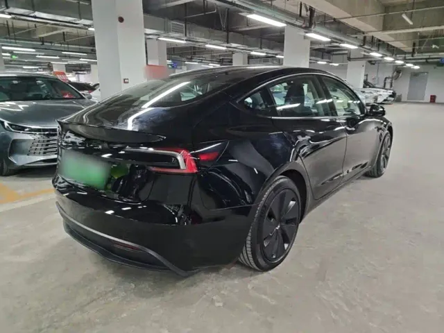 Tesla Model 3 — Фото автомобиля 6