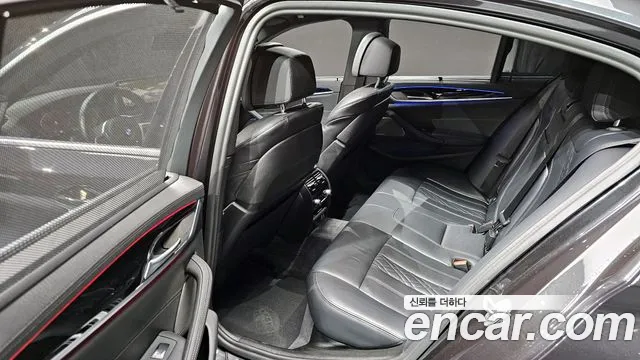 BMW 5-Series — Фото автомобиля 12