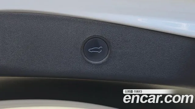 Tesla Model 3 — Фото автомобиля 23