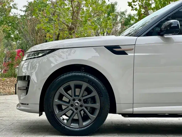 Land Rover Range Rover Sport — Фото автомобиля 12