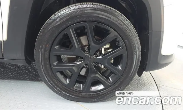 Jeep Renegade — Фото автомобиля 6