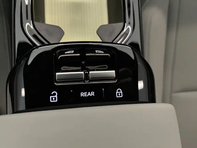 Volvo EX30 — Фото автомобиля 25
