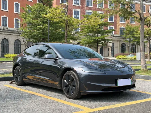 Tesla Model 3 — Фото автомобиля 3