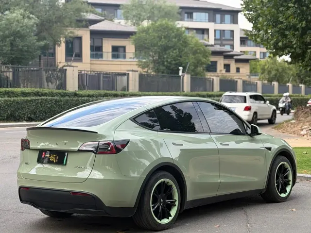 Tesla Model Y — Фото автомобиля 7