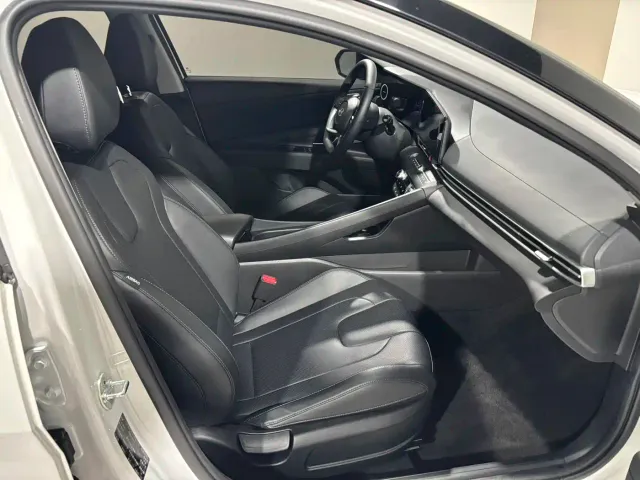 Hyundai Elantra — Фото автомобиля 9