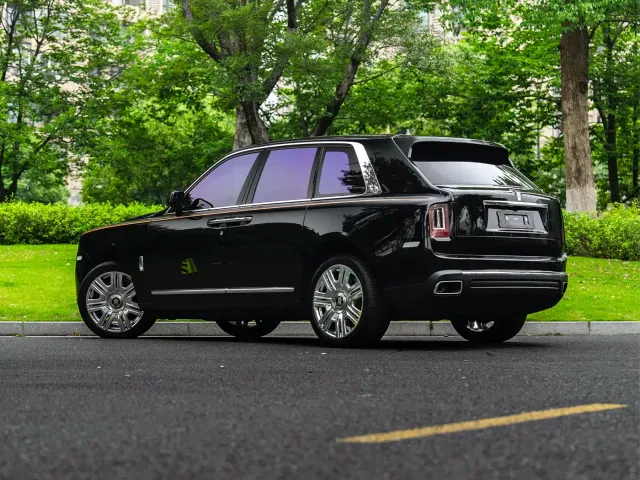 Rolls-Royce Cullinan — Фото автомобиля 18