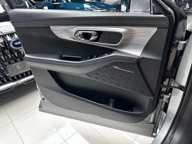 GAC Trumpchi GS8 — Фото автомобиля 11