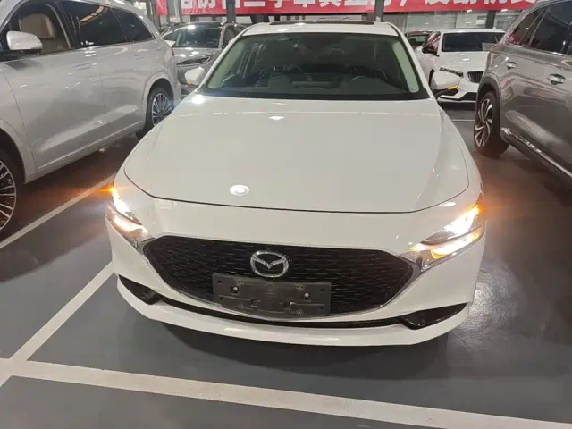 Mazda Axela — Фото автомобиля 2